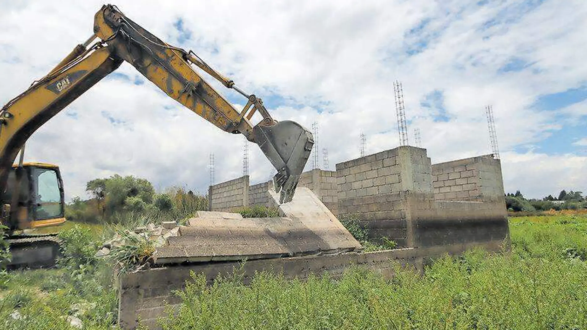 Demolición en laguna (3)